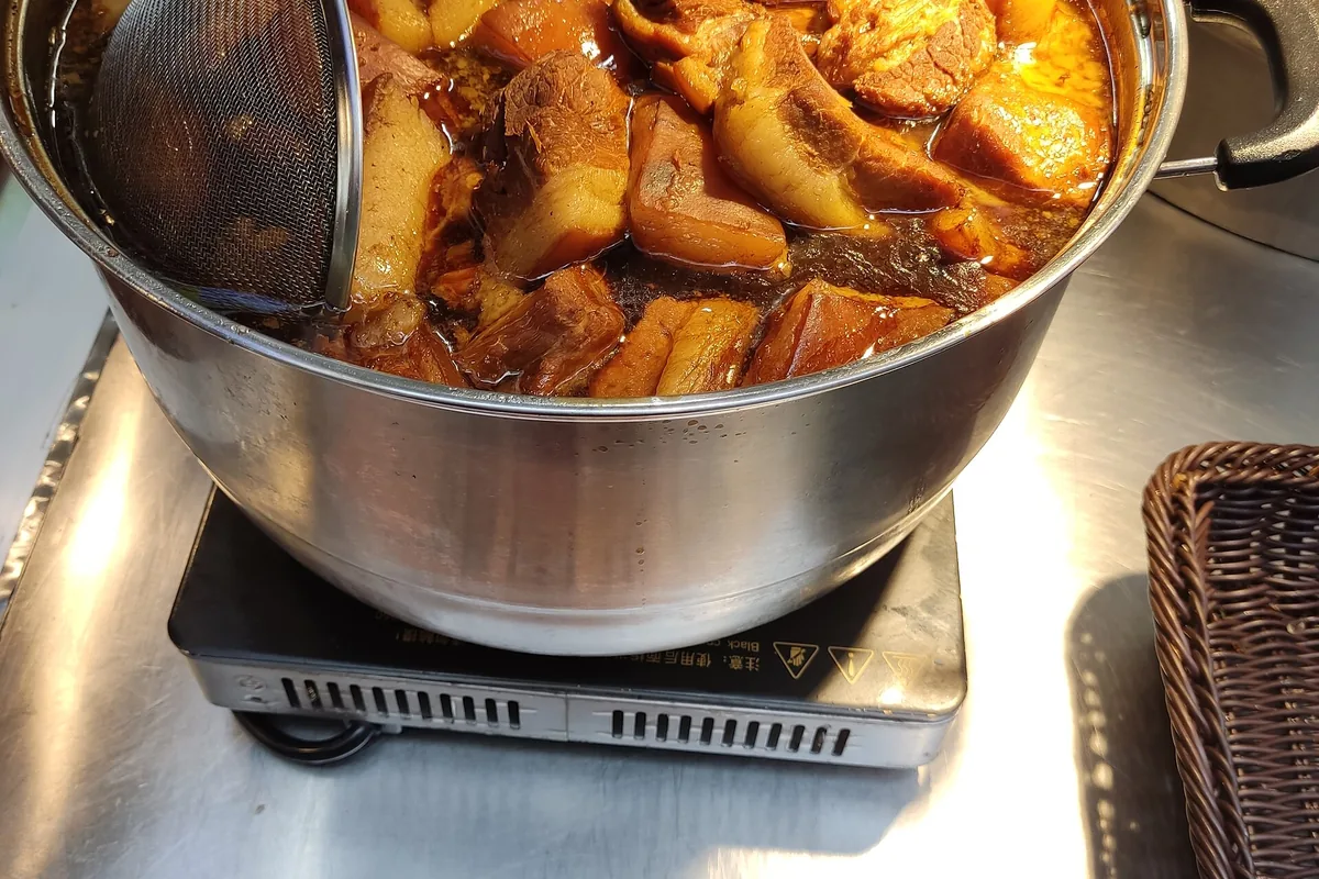 Braised meat cooking at Shuiwei cooked-food market in Shenzhen