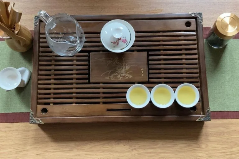 Tea tray, cups and brewing vessels used for Chinese tea