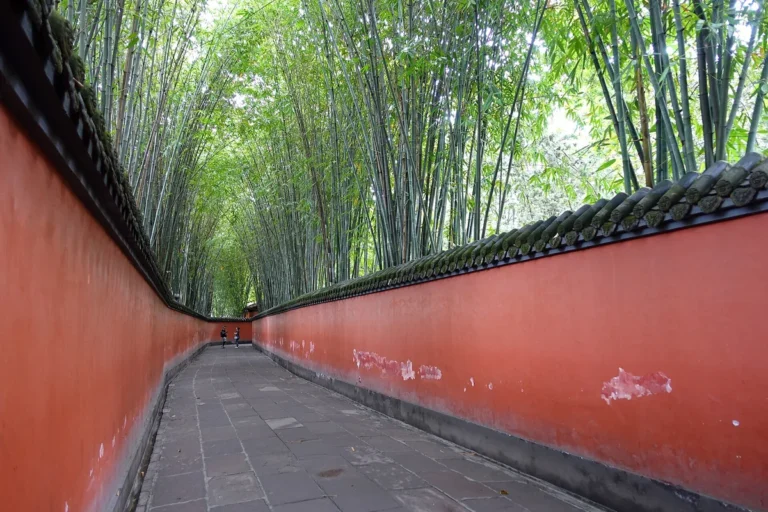 Bamboo-lined red walls at Wuhou Shrine in Chengdu