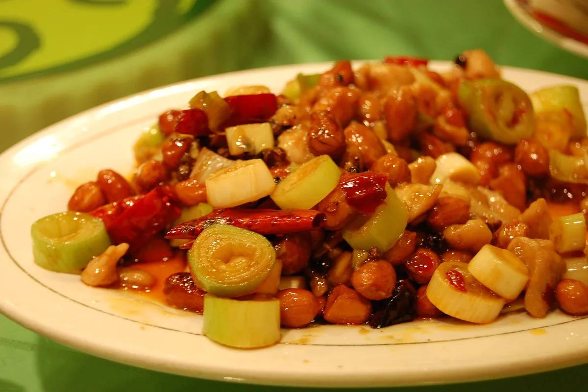 Kung pao chicken with peanuts and dried chillies