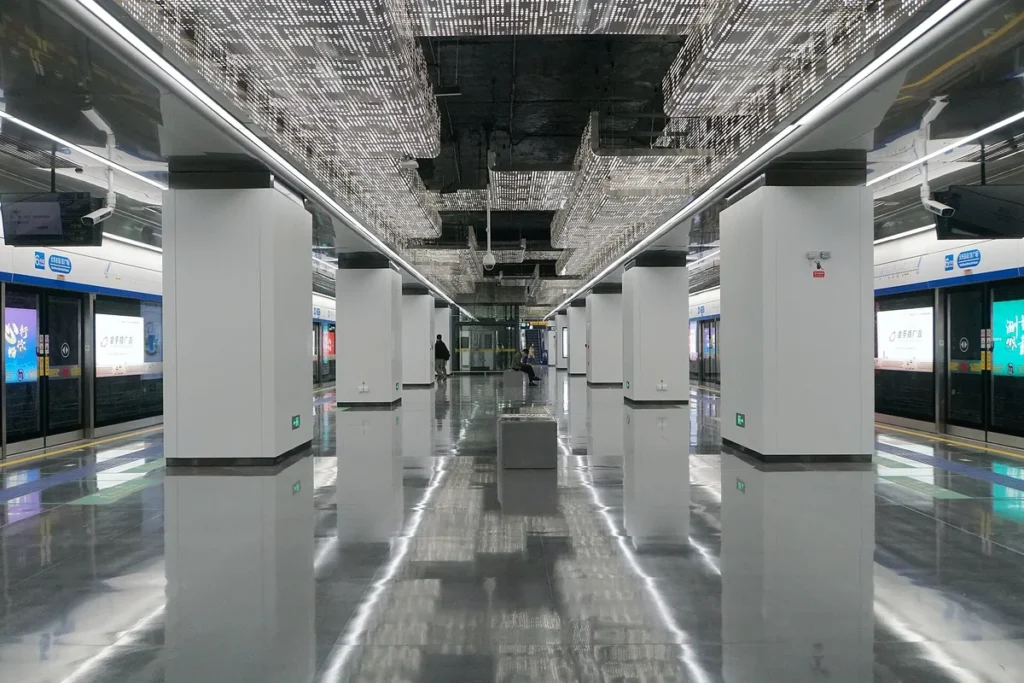 Line 6 metro platform at Hangzhou East Railway Station East Square