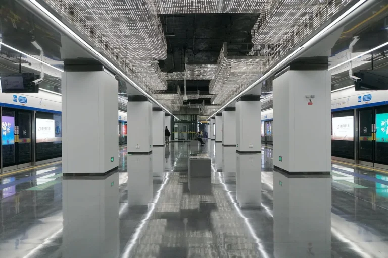 Line 6 metro platform at Hangzhou East Railway Station East Square