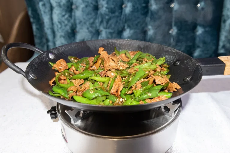 Hunan stir-fried pork with green chillies