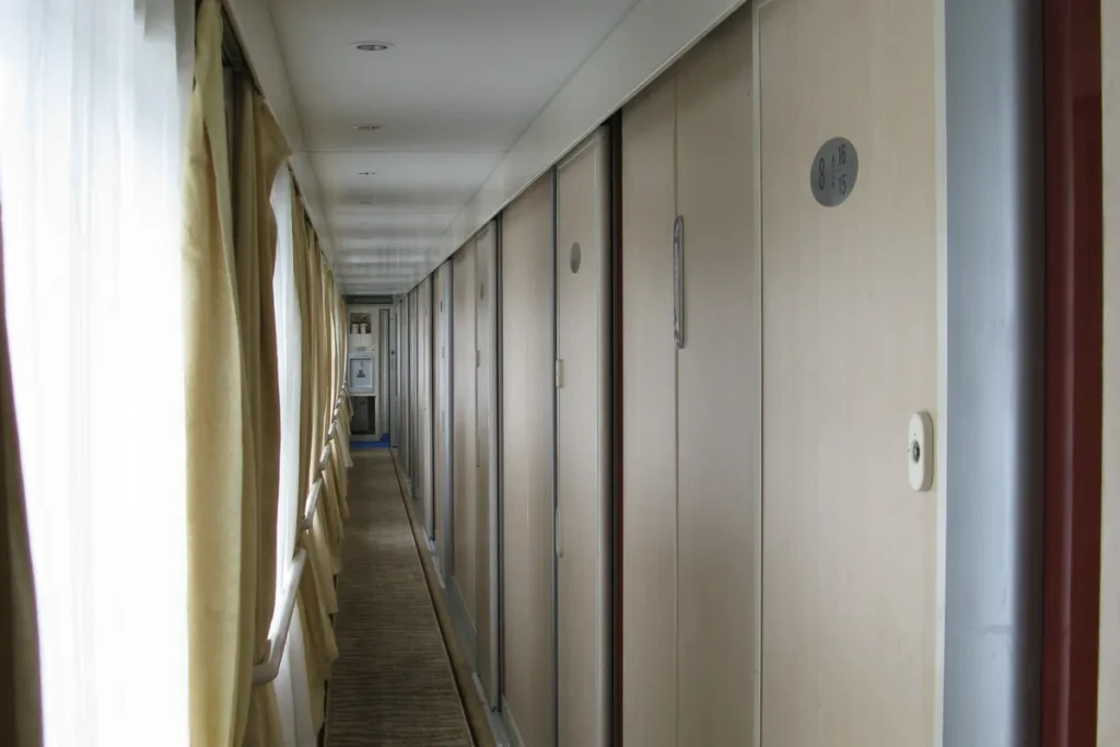 Corridor of a Chinese deluxe soft-sleeper carriage