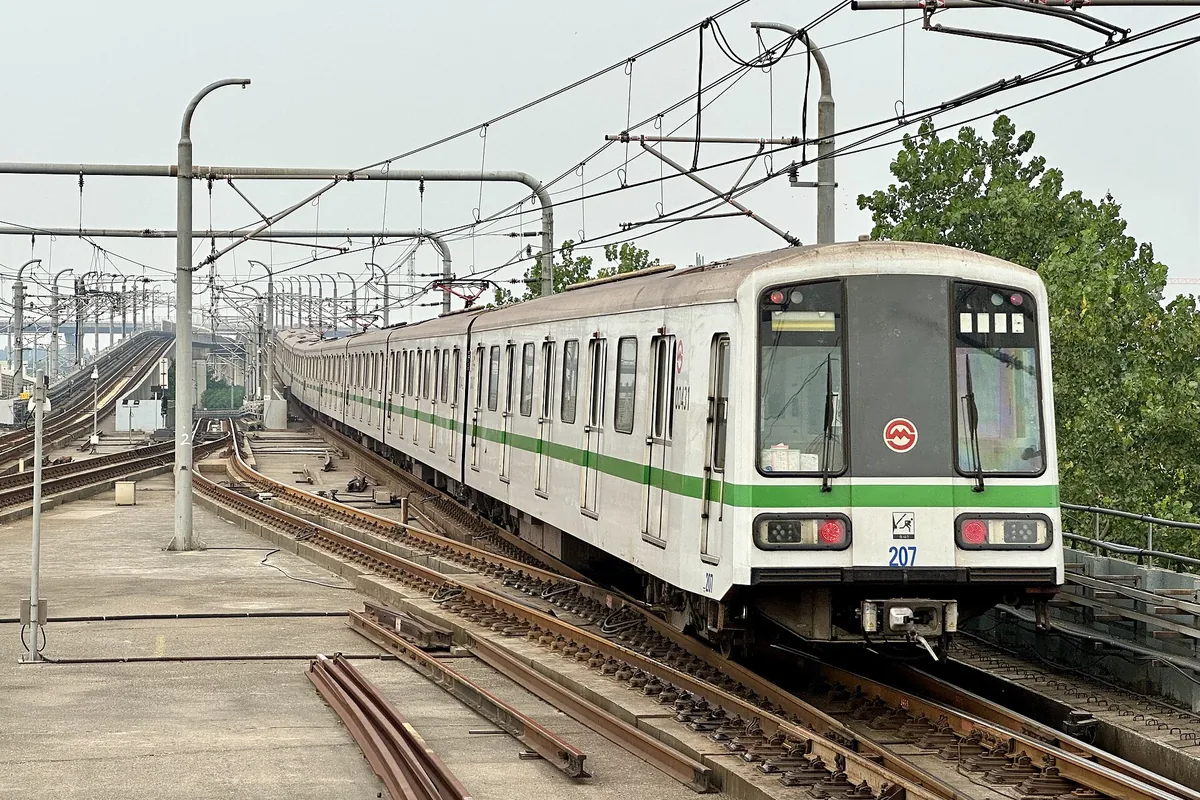 Shanghai Metro Line 2 train on an elevated section