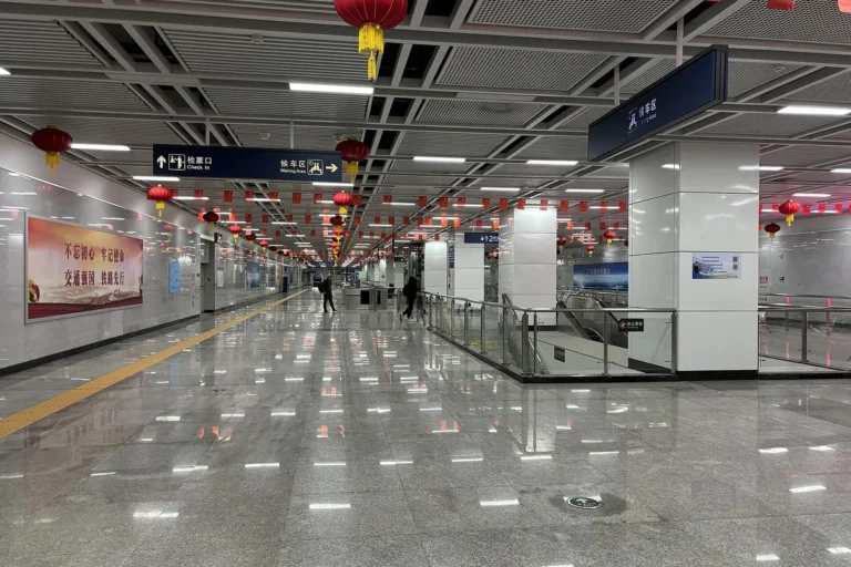 Concourse of the metro station at Shenzhen Bao’an Airport