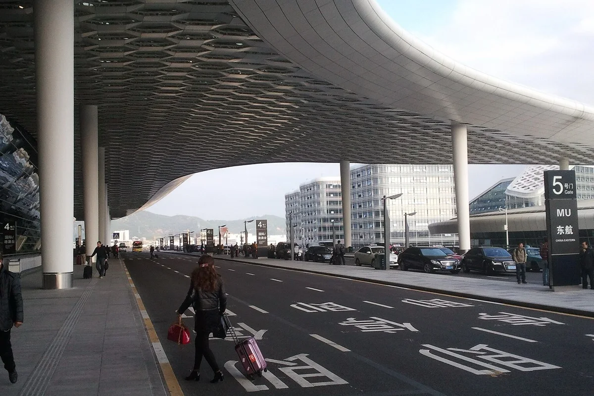 Departure-level roadway outside Shenzhen Bao’an Airport terminal