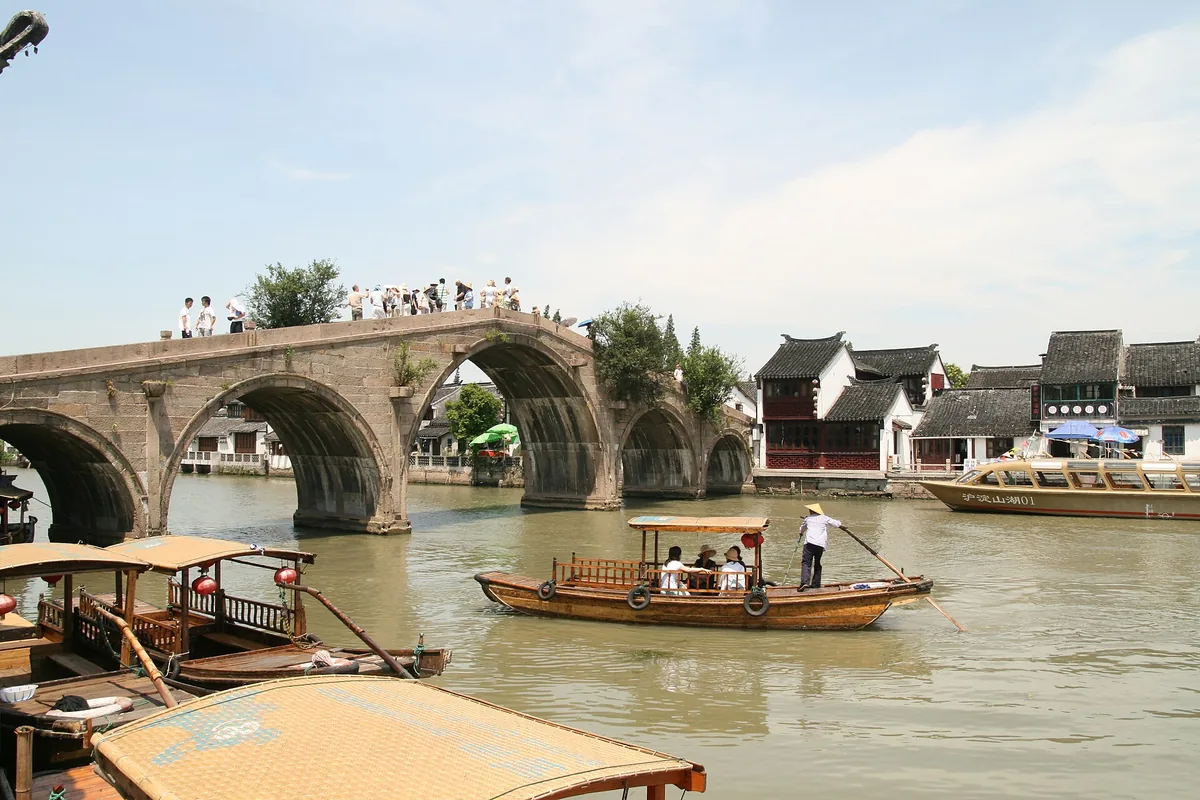Sightseeing boats below Fangsheng Bridge in Zhujiajiao